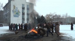 Константиновские химики жгут шины под заводом